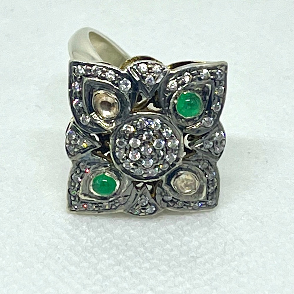 A Sterling Silver Vintage Ring with diamonds & Colombian Emeralds